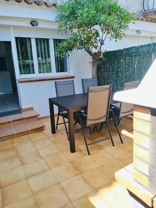 Precioso Apartamento En L'Escala Apartment